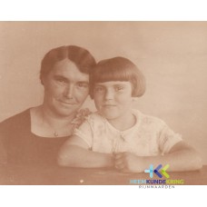 br133 Paula Bruns - vd Loo met Triny zomer 1929